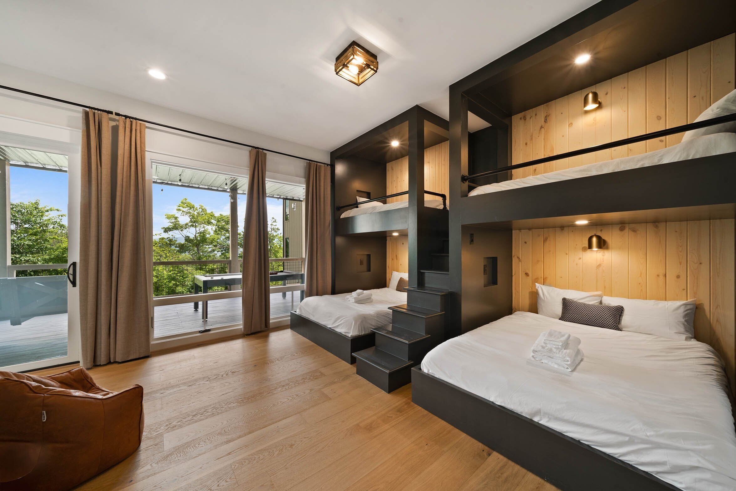 5 slaapkamers, een bureau, gratis wifi, beddengoed