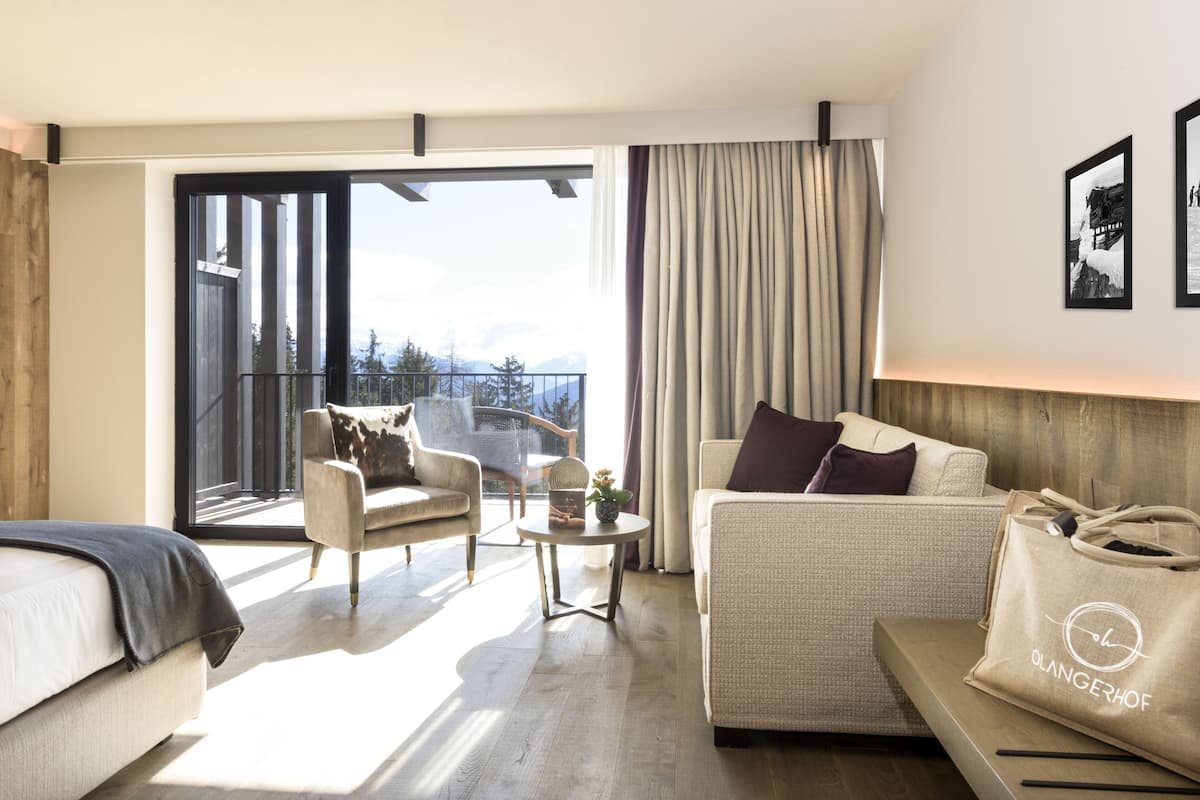 Junior Suite, Mountain View | 2 bedrooms, in-room safe, desk, soundproofing
