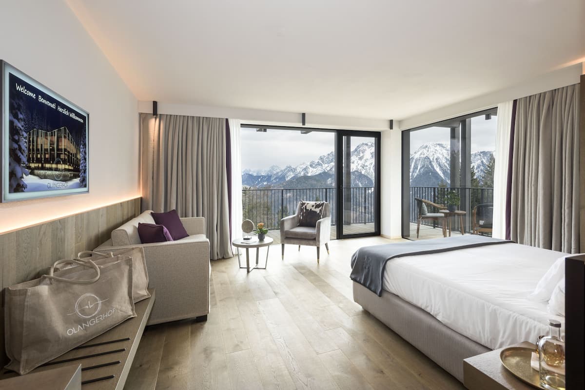 Junior Suite, Balcony | 2 bedrooms, in-room safe, desk, soundproofing