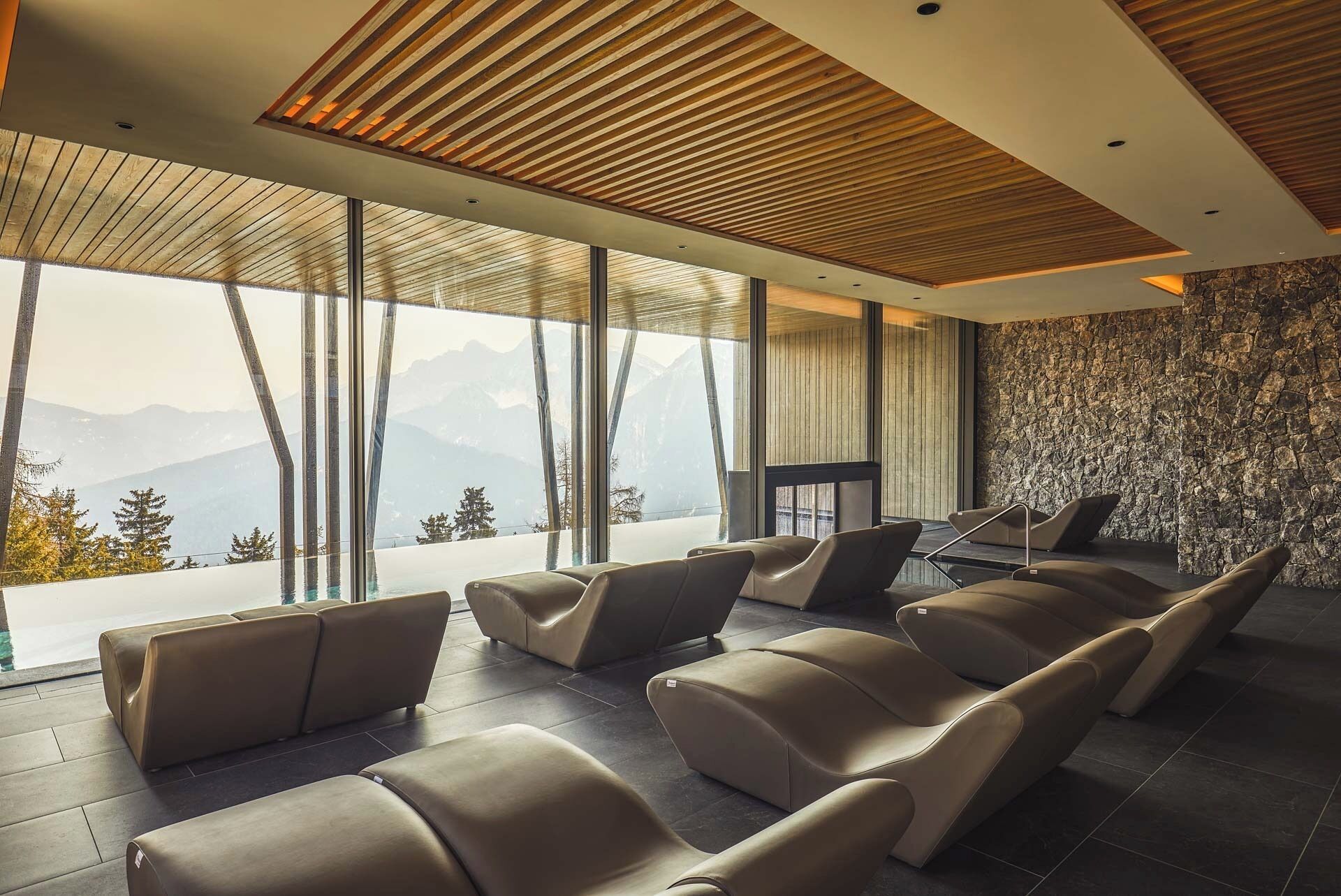 桑拿、湿蒸房、按摩服务