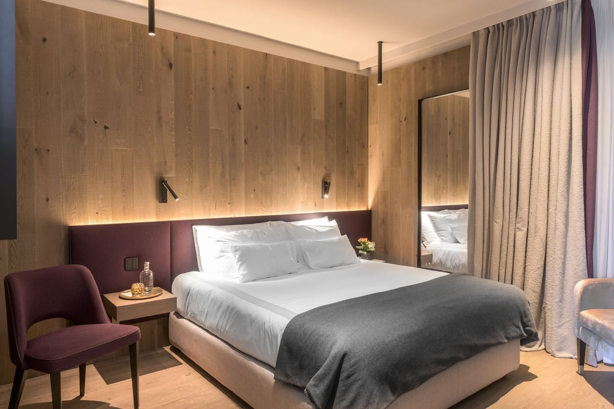 Apartment, 2 Bedrooms | 2 bedrooms, in-room safe, desk, soundproofing