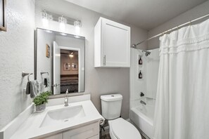 Hair dryer, towels - The Chandler 721 I Comfy 2 bed 2 Bath (Grand Praire)