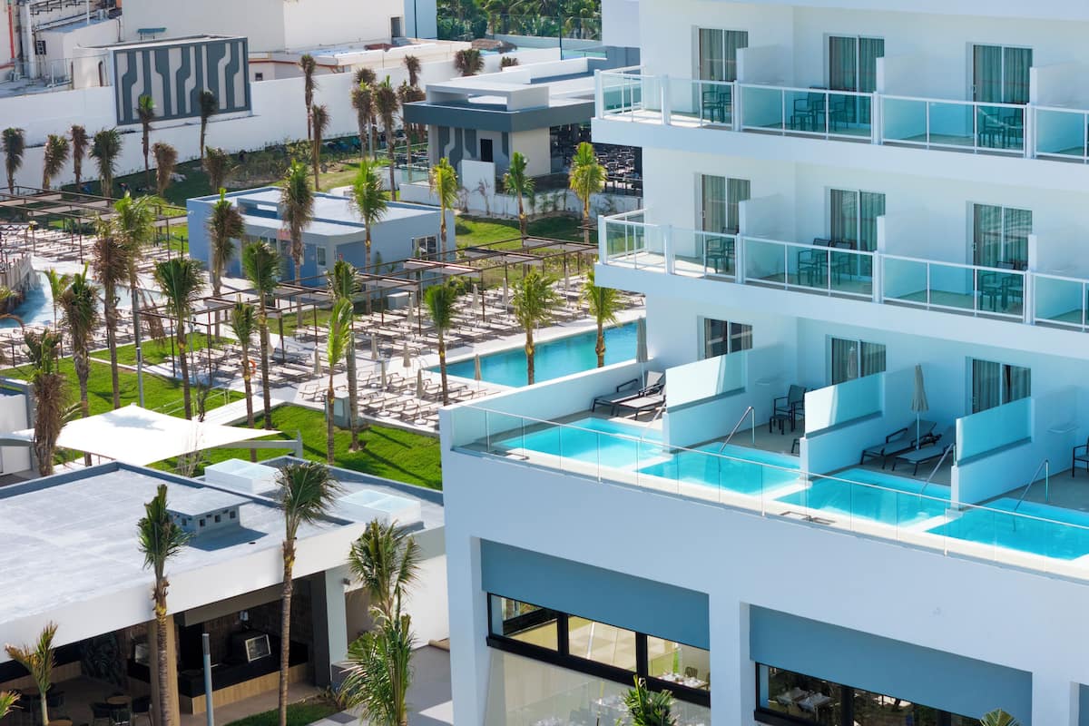 Minibar, in-room safe, individually decorated, individually furnished