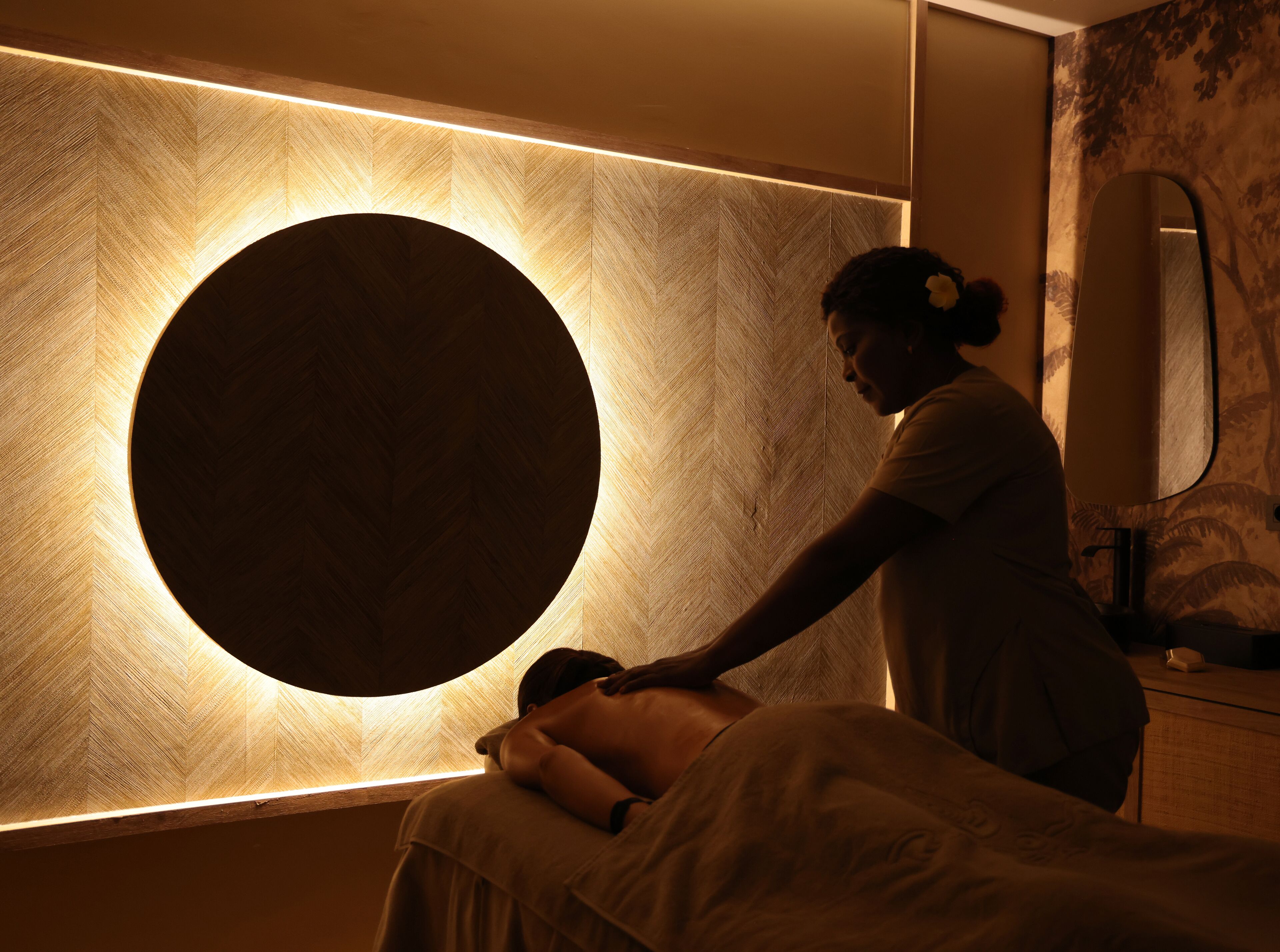 Ångbastu, aromaterapi, kroppsinpackningar och massage