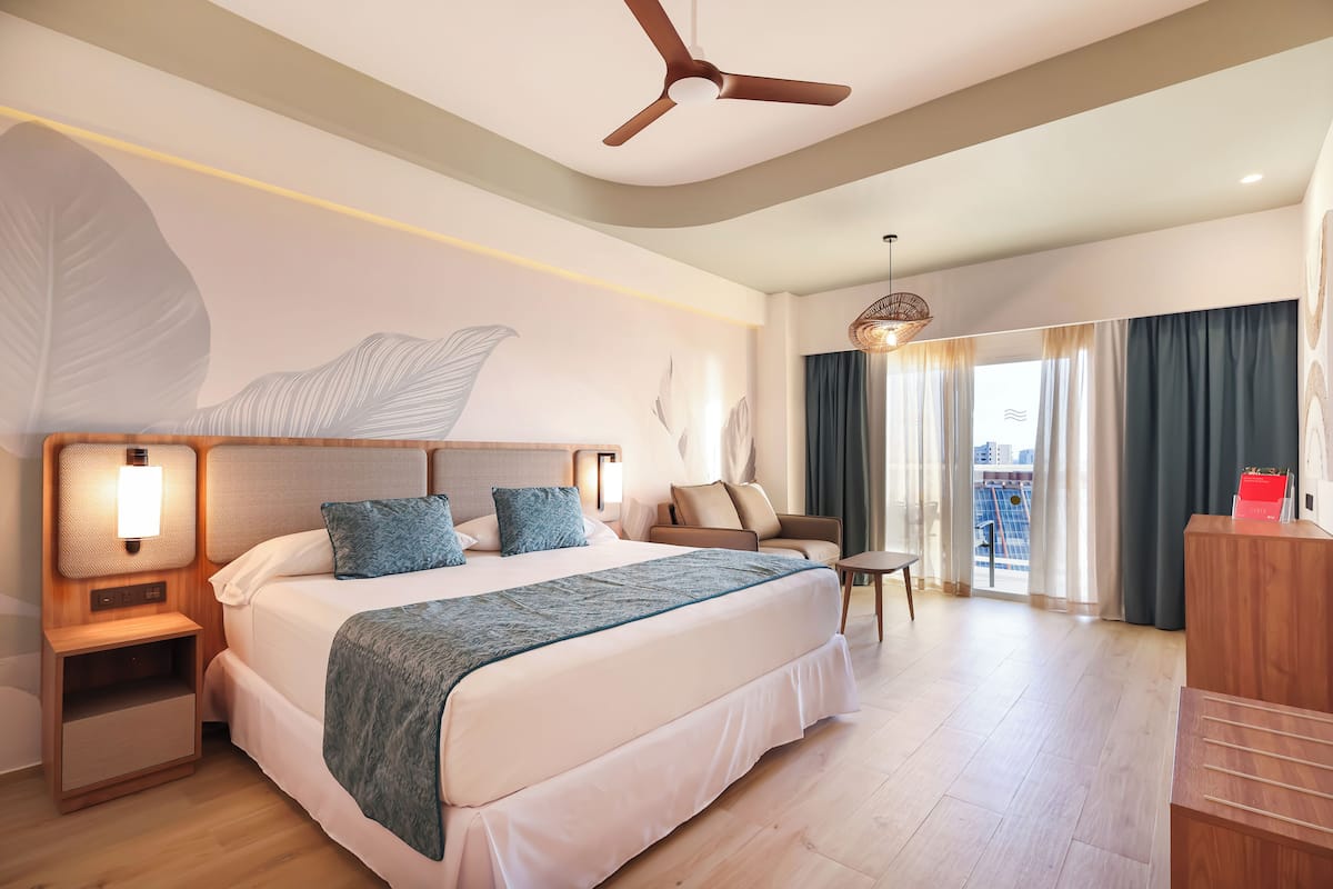 Minibar, safe på rommet, individuelt dekorert og individuelt innredet