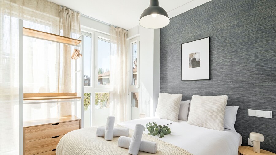 Arturo Soria Stays by Charming