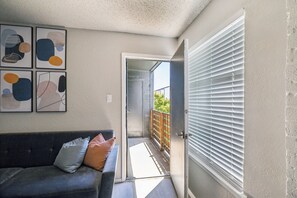 Interior - The Landry 255 | Spacious and Cozy 1 Bedroom 1bth (Arlington)