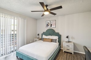 2 bedrooms, desk, iron/ironing board, travel cot - The Landry 278 | Spacious and Cozy 2 Bedroom 1bth (Arlington)