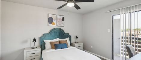 2 Schlafzimmer, Schreibtisch, Bügeleisen/Bügelbrett, Reisekinderbett