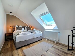 1 bedroom, WiFi, bed sheets - Alpha Apartments: urban Skyloft studio, central (Dortmund)