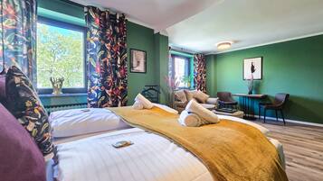 1 bedroom, bed sheets