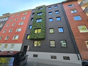 Exterior - Alpha Apartments: Green Design Studio for 2P (Dortmund)
