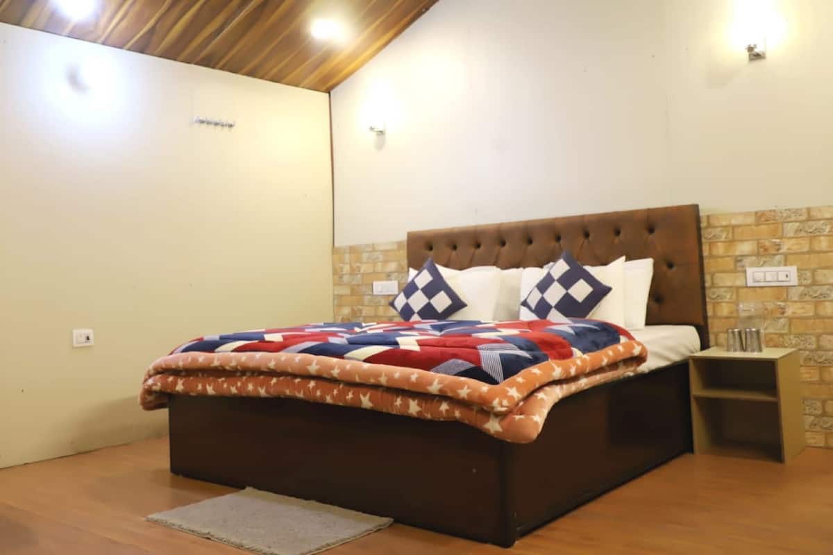 Superior Room, Mountain View | Free WiFi, bed sheets