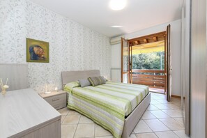 1 多间卧室、客房内保险箱、熨斗/熨衣板、旅行婴儿床