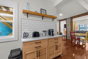 Dining - Harbour View Rowhome Signal Hill & Downtown (St. John's)
