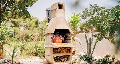 "Family-Friendly Island Stay with Garden Vibes & Sea Nearby"