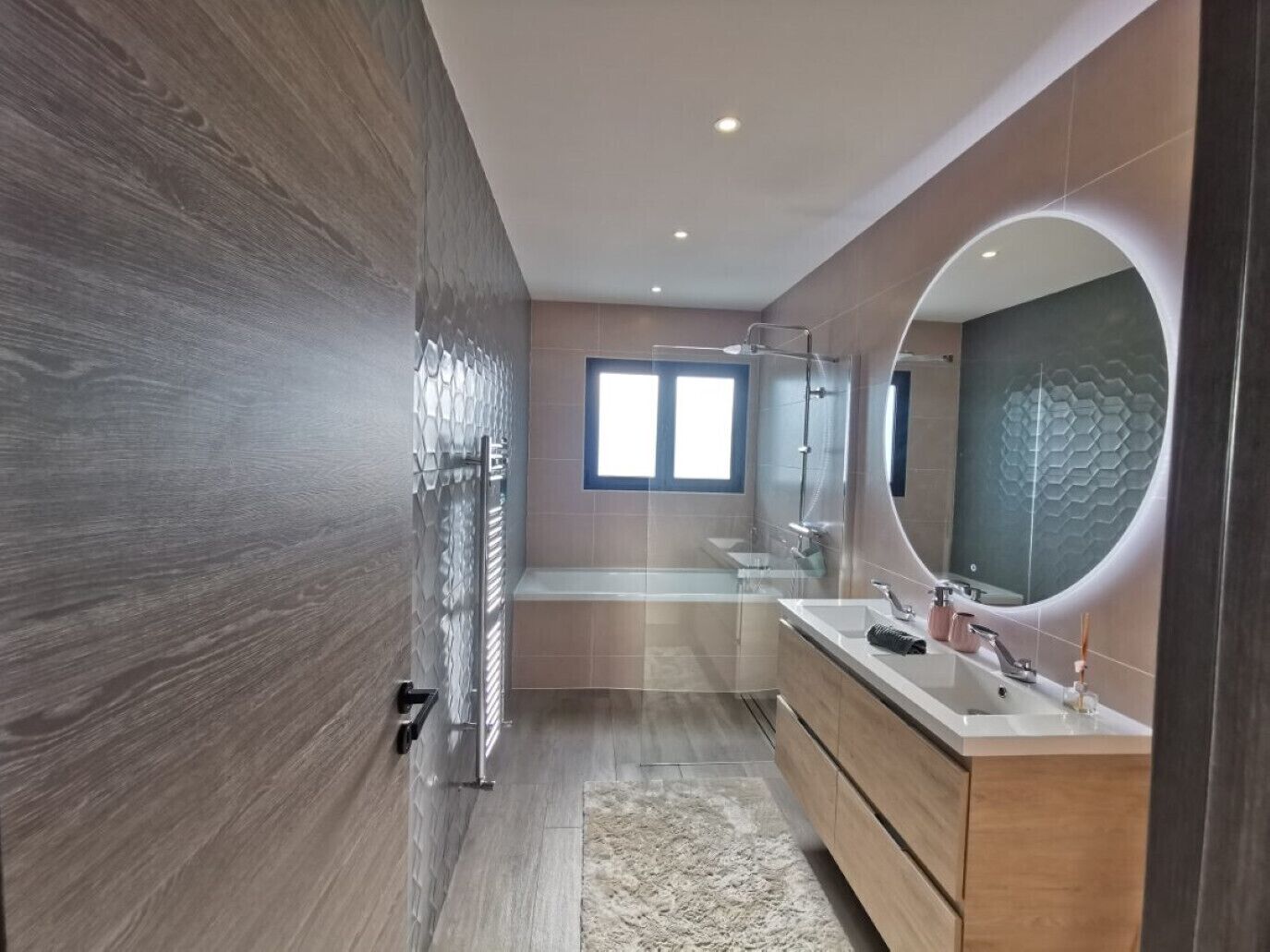 SALON-DE-PROVENCE vacation rental, comfortable house to rent 2 bathrooms for 4 people. Online reservation with Plaisirs & Maisons de Provence