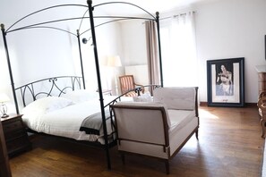 5 habitaciones, tabla de planchar con plancha y wifi gratis 