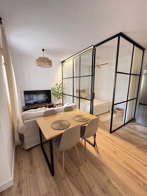 1 bedroom, iron/ironing board, WiFi, bed sheets - Warm apartment in downtown malaga (Málaga)