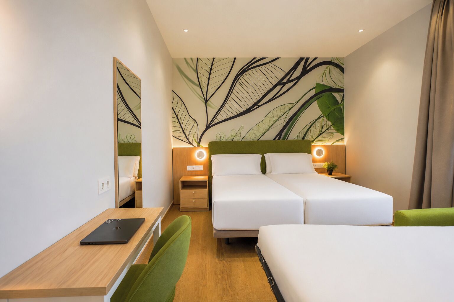Triple Room | Desk, laptop workspace, free cribs/infant beds, free WiFi