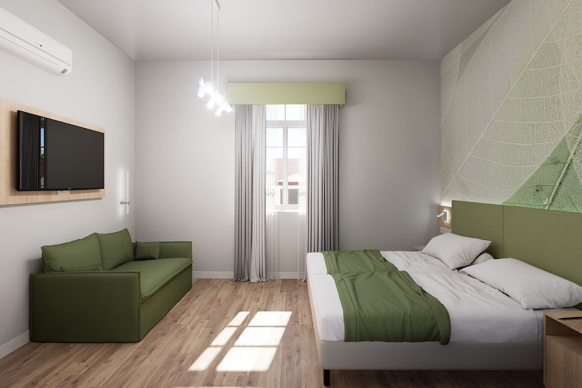 Superior Triple Room | Desk, laptop workspace, free cots/infant beds, free WiFi