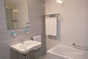 Pengering rambut, handuk, dan tisu toilet