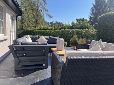 Spacious 5-bed House - Garden, Parking & Bbq