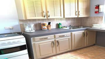 Apartment, 1 Bedroom, Smoking, Garden View | Interior