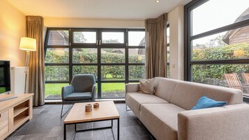 Villa (Buitenhuis) | Living room | TV