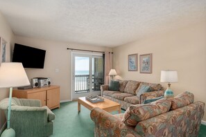 Tv, dvd-spelare och ett filmbibliotek