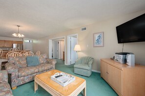 Televisie, een dvd-speler en een filmbibliotheek