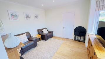 Apartment | Living area | TV