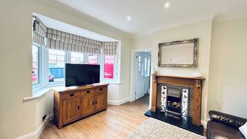 Apartment | Living area | TV