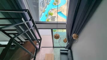 Condo có thiết kế đặc sắc, ban công, quang cảnh hồ bơi | Quang cảnh từ phòng