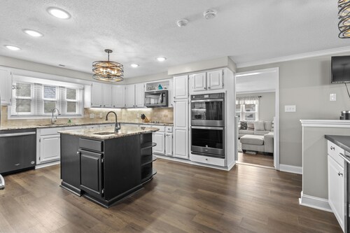 Outdoor private pool. 4 bedroom 2.5 bath home short drive to beach. Fire pit. Sleeps 8.