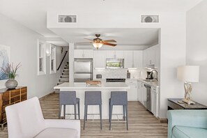 Smart TV, reproductor de DVD, libros y estéreo 