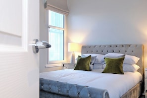 1 habitación, ropa de cama de alta calidad y escritorio