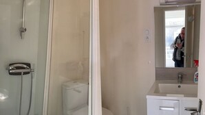 Bathroom - Studio 2 people direct beach access (Les Sables-d'Olonne)