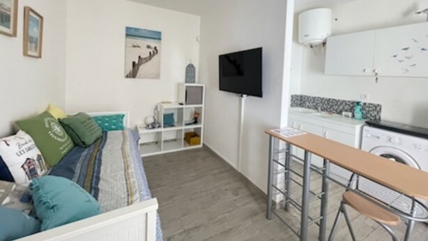 Unclassified image, 1 of 23, button - Studio for 2, direct beach access Les Sables-d'Olonne (Les Sables-d'Olonne)