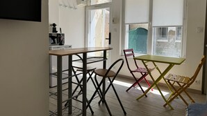 Unclassified image, 4 of 23, button - Studio for 2, direct beach access Les Sables-d'Olonne (Les Sables-d'Olonne)