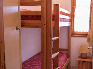 2 bedrooms