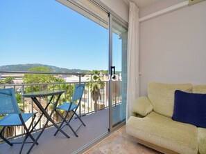 TV - Renovated 3-bedroom apartment, beachfront in Platja d'Aro (Platja d'Aro)