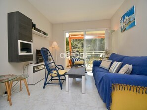 TV - 3-bedroom apartment with pool, WiFi, and parking in Platja d'Aro (Platja d'Aro)