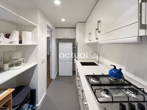 Fridge, dishwasher, coffee/tea maker - Seaside apartment with 3 bedrooms, WiFi and parking - Platja d'Aro (Platja d'Aro)