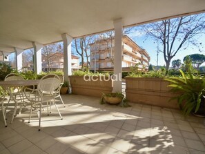 Outdoor dining - Ground Floor Apartment S'Agaró with Terrace and Pool (S'Agaró)