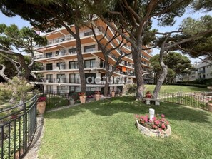 Exterior - Seafront apartment with terrace, parking, and play area (Platja d'Aro)