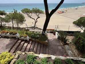 Beach - Seafront apartment with terrace, parking, and play area (Platja d'Aro)