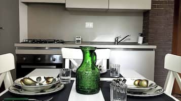 Apartment, 1 Bedroom, City View | Dining room