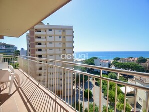 Property grounds - Apartment 150m from the beach with parking and optional air conditioning (Platja d'Aro)