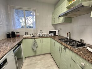 Fridge, microwave, oven, dishwasher - 2-bed apt with garden, pool, parking, AC 50m from beach in Platja d'Aro (Platja d'Aro)